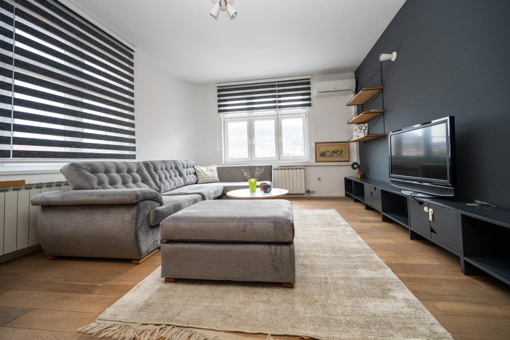 Design 1Bdr Apartment With City View サラエヴォ エクステリア 写真