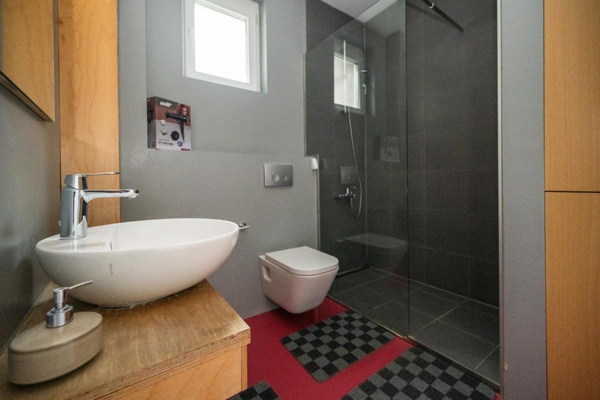Design 1Bdr Apartment With City View サラエヴォ エクステリア 写真