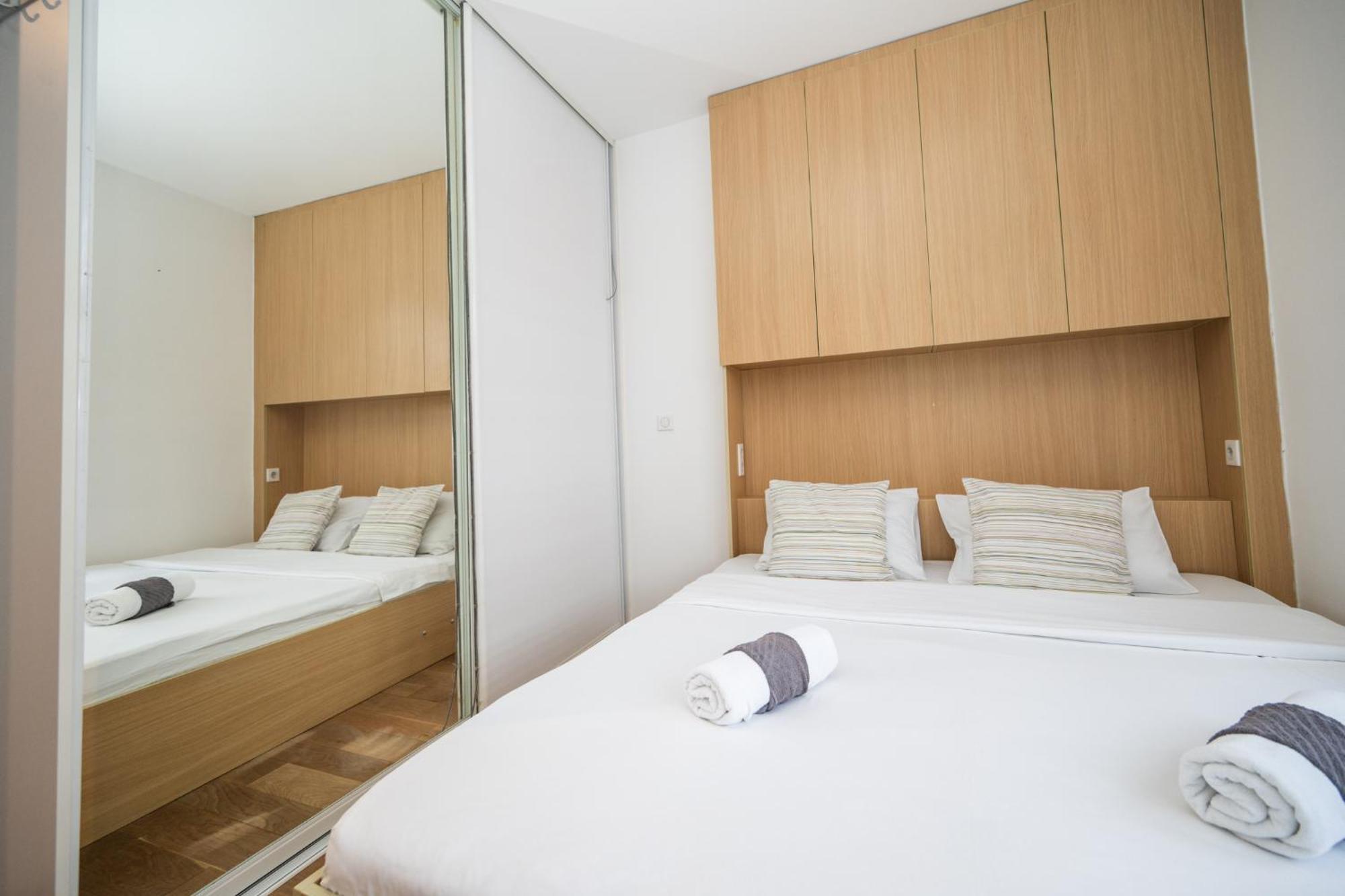Design 1Bdr Apartment With City View サラエヴォ エクステリア 写真