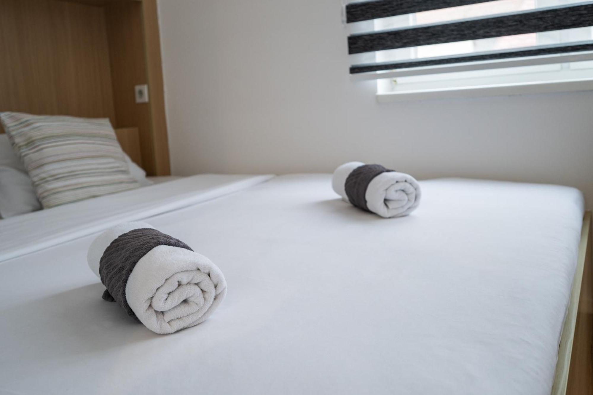 Design 1Bdr Apartment With City View サラエヴォ エクステリア 写真