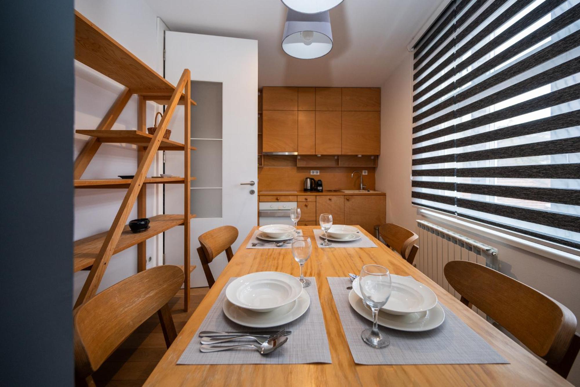Design 1Bdr Apartment With City View サラエヴォ エクステリア 写真